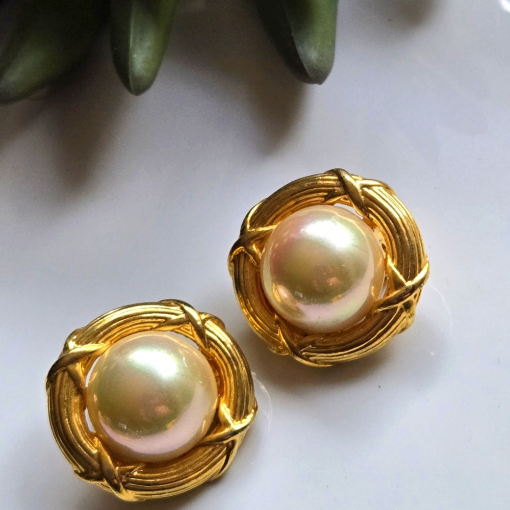 VTG💫2/$20-Classic Mabe Pearl Earrings